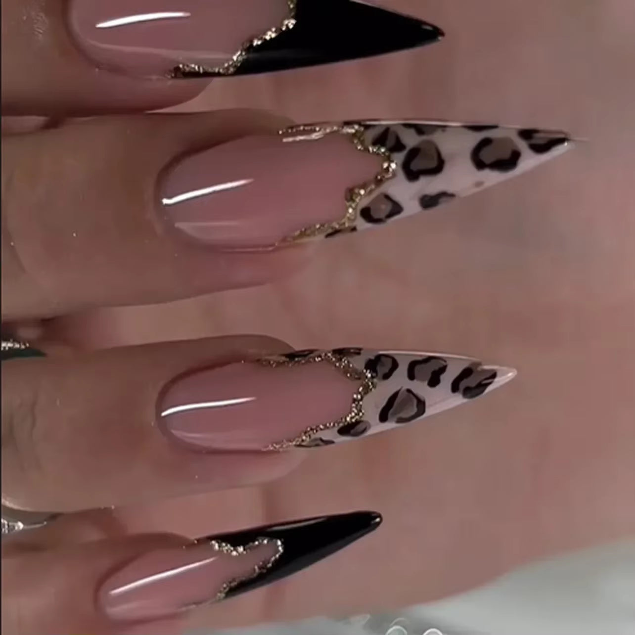 24Pcs Short Almond Press on Nails French Tips Press on Nails False Nails Simple Rose Full Cover Wearable Fake Nail Tips Art