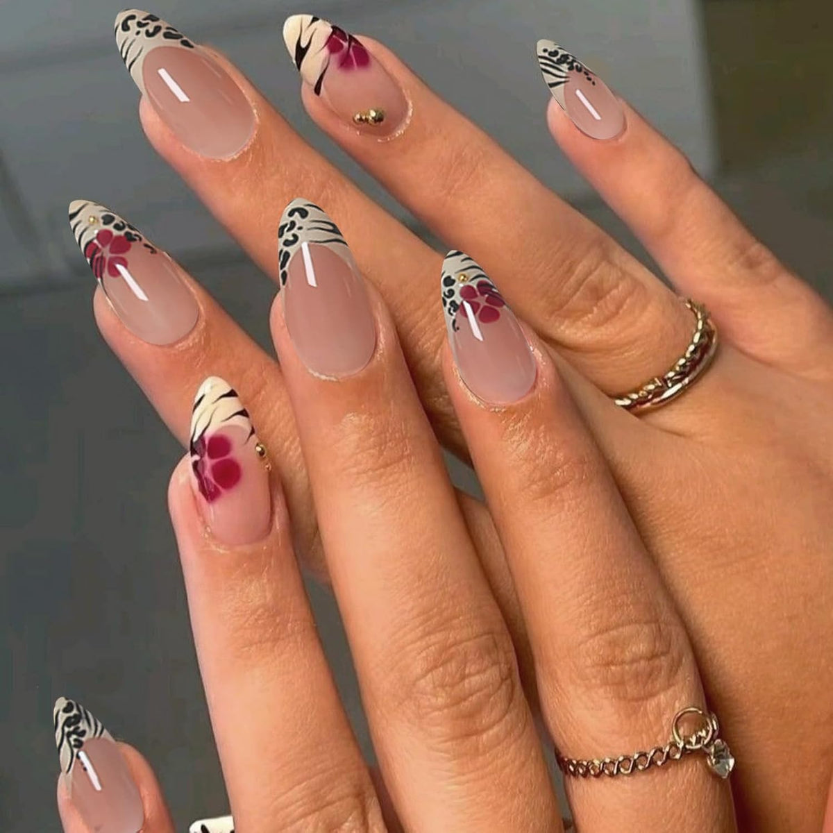 Almond Press-On Nails Set – 24 Pcs, Nude with Floral Tips